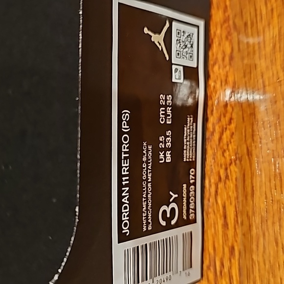 NWT JORDAN 11 RETRO COMES WITH BOX - Picture 3 of 8